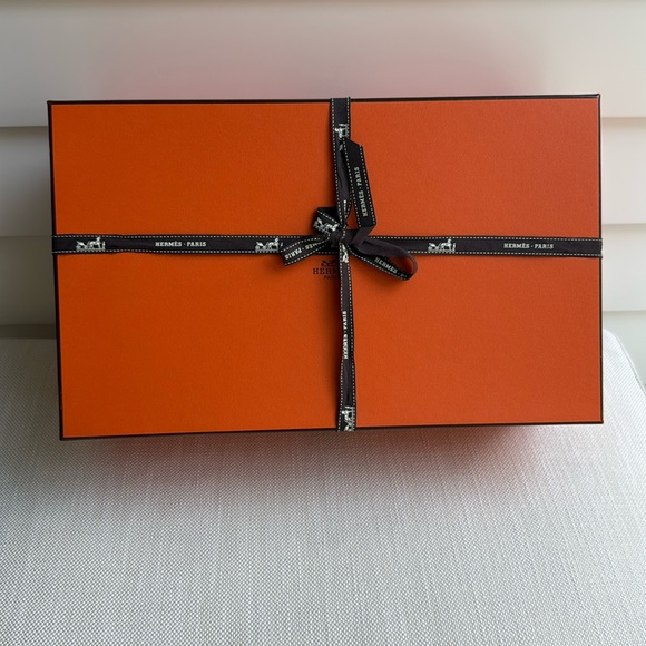Hermes large storage sneakers, Chypre sandals , shoes  and storage box. - Picture 1 of 14